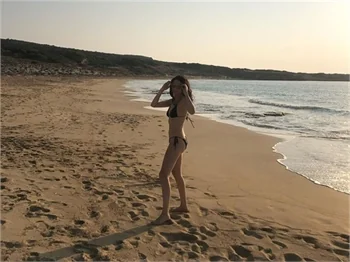 Hazar Ergüçlü, Kıbrıs'ta deniz sezonunu açtı