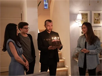 Son Yaz setinde Ali Atay'a sürpriz doğum günü kutlaması!
