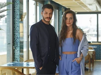 Bensu Soral ile Kubilay Aka'yı buluşturan 'Cam Tavanlar' çekimlere başladı