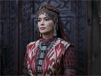 'Kuruluş Osman'ın Lena Hatun'u Seray Kaya: "Sette aile gibiyiz"