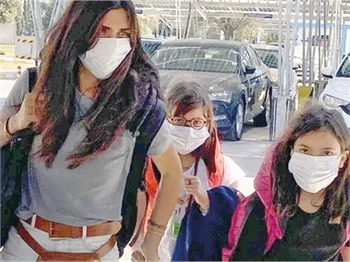 Tuba Büyüküstün kızları Toprak ve Maya ile Bodrum'a veda etti