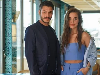 'Cam Tavanlar'ın afişleri görücüye çıktı!