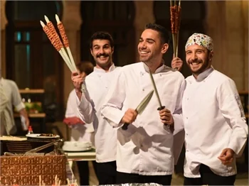 Kadir Doğulu yeni dizisi için kebap hazırladı!