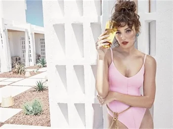 Hande Erçel'in Vogue dergisine verdiği pozlar gündem oldu!