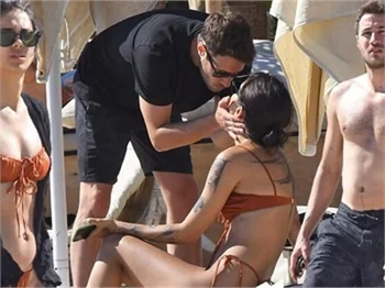Ozan Dolunay ile Pelinay Yiğit'in plaj romantizmi