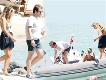 Tolga Sarıtaş ve Zeynep Mayruk’un Çeşme tatili