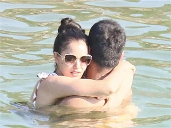 Burak Özçivit-Fahriye Evcen çifti sezonu açtı