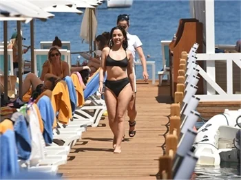 Begüm Akkaya: Tatilde bile senaryo okuyorum
