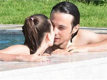 Afra Saraçoğlu ve Mert Yazıcıoğlu'nun aşk tatili