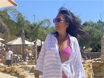 Asuman Dabak'ın Çeşme tatili