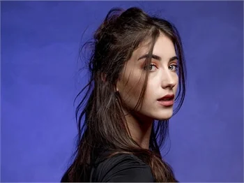 Hazal Kaya: Neden yalnız kaldı koca ülke?