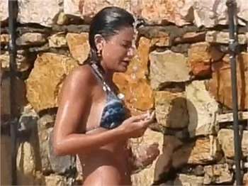 Berrak Tüzünataç, Çeşme'de tatiline devam ediyor!