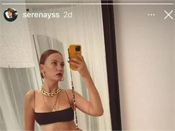 Serenay Sarıkaya'dan ayna karşısında poz!
