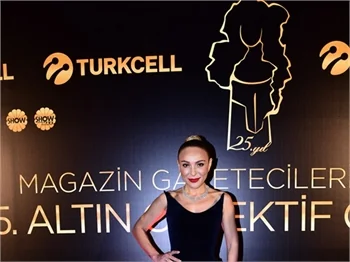 Ödül törenine ünlü isimler akın etti!