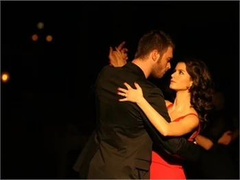 Kıvanç Tatlıtuğ ve Beren Saat yeniden bir araya geliyor!