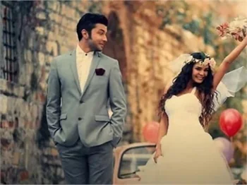 Ebru Şahin'in yıllar önce Ebru Polat'ın klibinde oynadığı ortaya çıktı!