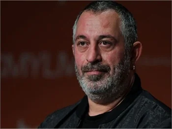 Cem Yılmaz'dan aşı karşıtlarına 'Viagra'lı tepki!