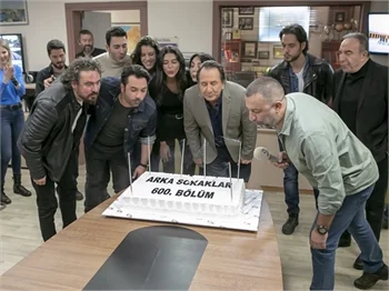Arka Sokaklar rekora koşuyor…