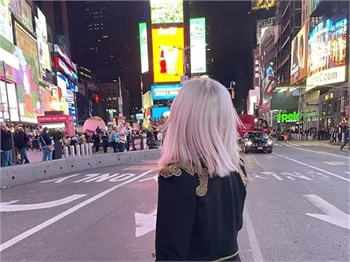 Ece Seçkin, New York caddelerinde poz verdi!