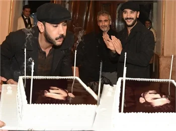 Uğur Güneş'e dizi setinde sürpriz kutlama!