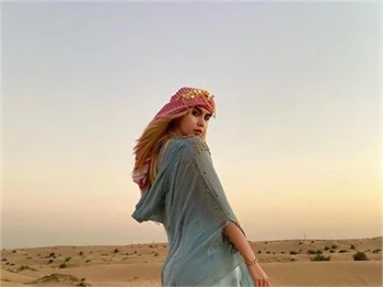Tatil için Dubai'ye giden Aleyna Tilki'den çöl pozları