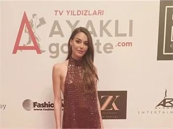 Dilan Çiçek Deniz’in ödül şıklığı...