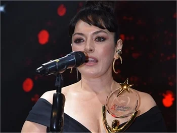 Ezgi Mola'nın isyanı: "Yapılanlar çok acımasız ve terbiyesizce!"