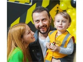Hazal Kaya: Acayip kocam köylüyüm ve Ali'ye çok aşığım