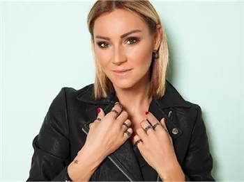 Pınar Altuğ takipçisine ayar verdi!