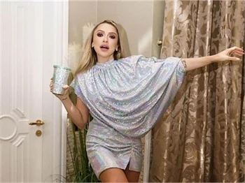 Hadise'nin '90'lar disko' tarzı!