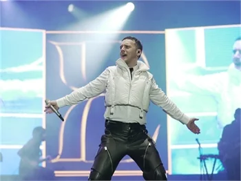 Edis konserinden eğlenceli görüntüler...