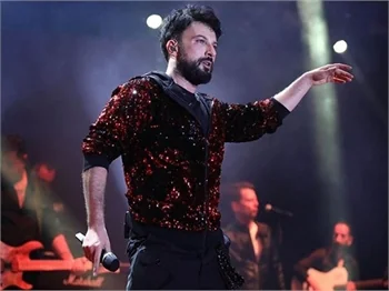Tarkan'dan dans şov! Megastar sahnede döktürdü!