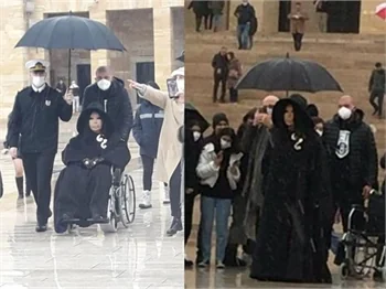 Bülent Ersoy'un Anıtkabir ziyaretindeki görüntülerine inceleme!