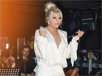 Ajda Pekkan şıklığıyla göz doldurdu!