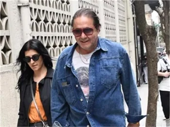 Hakan Meriçliler, İspanyol sevgilisiyle el ele