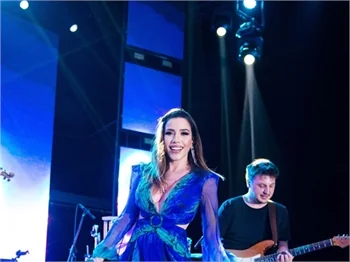 Burcu Güneş, Alanya’ya yazı getirdi!